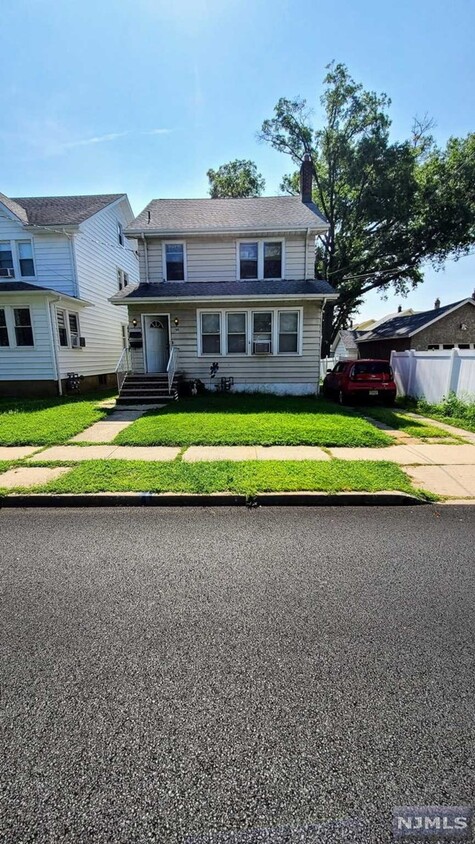 Primary Photo - 56 Delafield Ave
