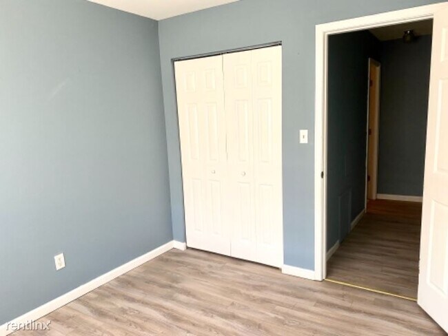 Building Photo - 2 br, 1 bath Condo - 1705 Fountain Rock Way