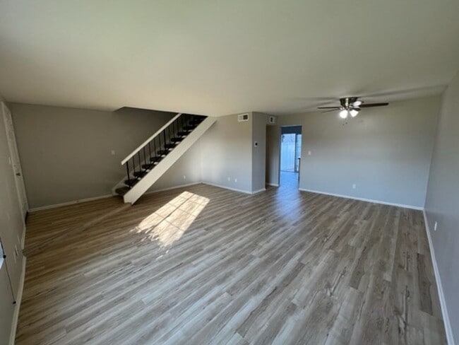 Foto del edificio - Coming Soon! Beautiful 3 Bedroom + 1.5 Bath Townhouse in highly desirable Briarcliffe community!