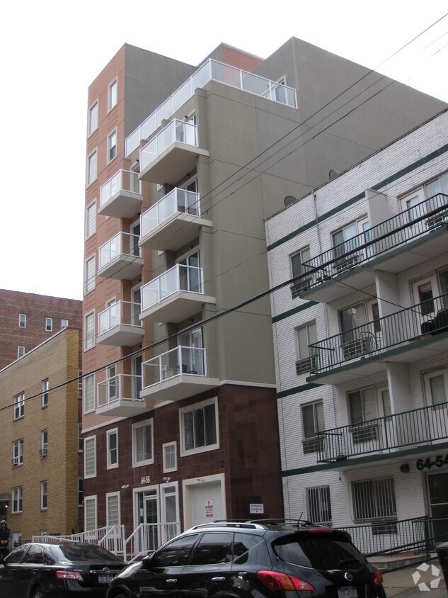 Building Photo - 64-56 Booth St