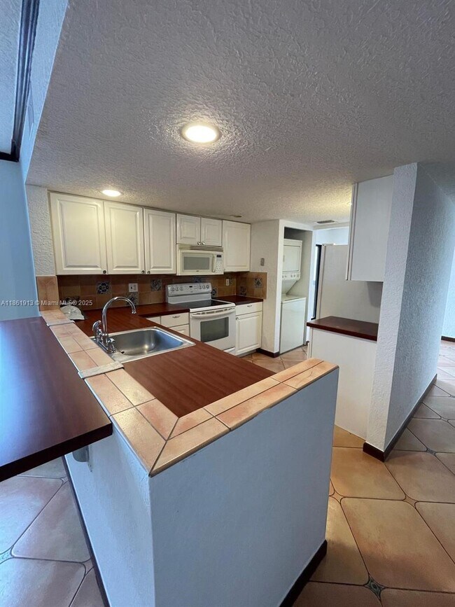 Foto del edificio - 6575 W Oakland Park Blvd