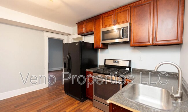 Building Photo - 515 Seneca St