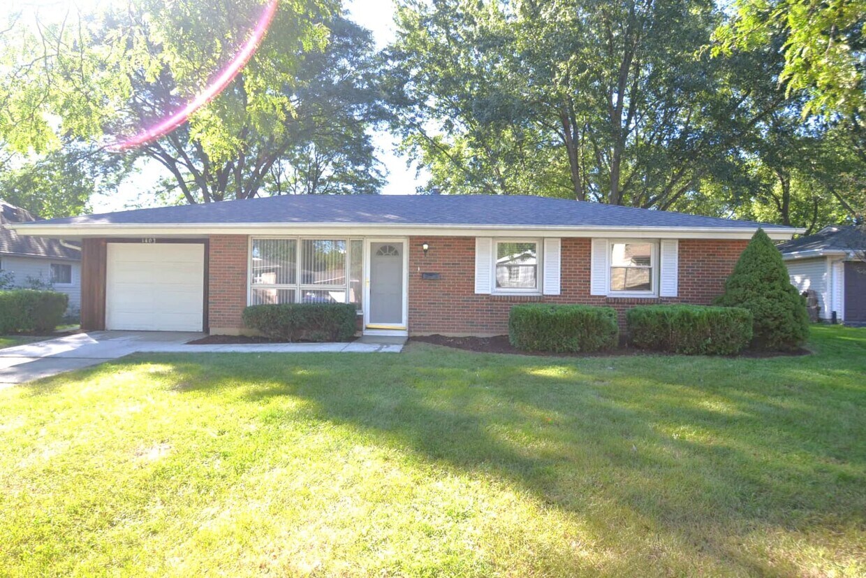 Primary Photo - 1403 Hampton Ln
