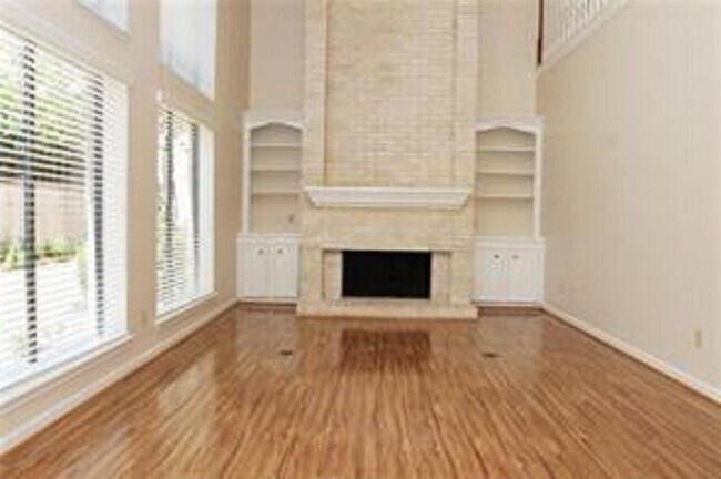 Building Photo - 2306 Potomac Dr