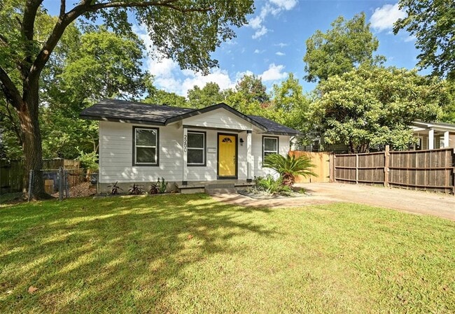 Building Photo - 2200 Rountree Dr