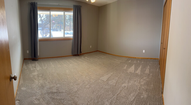 Upstairs Bedroom - 620 Oak Park Ln