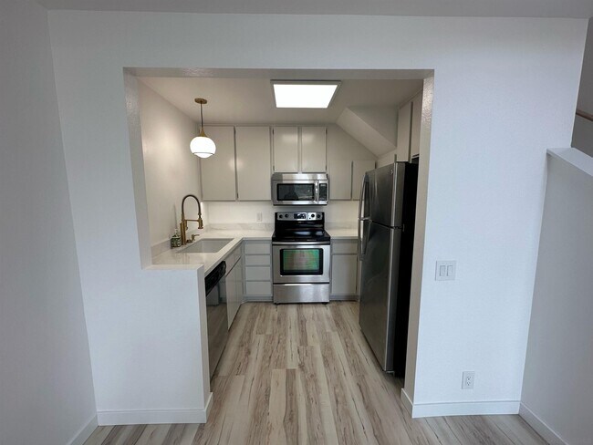 Building Photo - 4060 Rosenda Ct