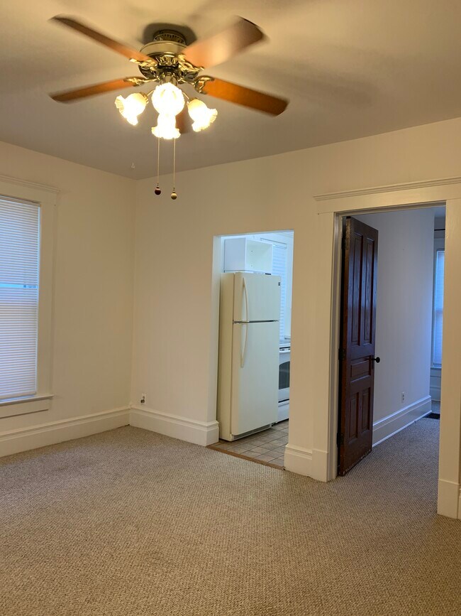 Foto del edificio - 118 N Thayer St