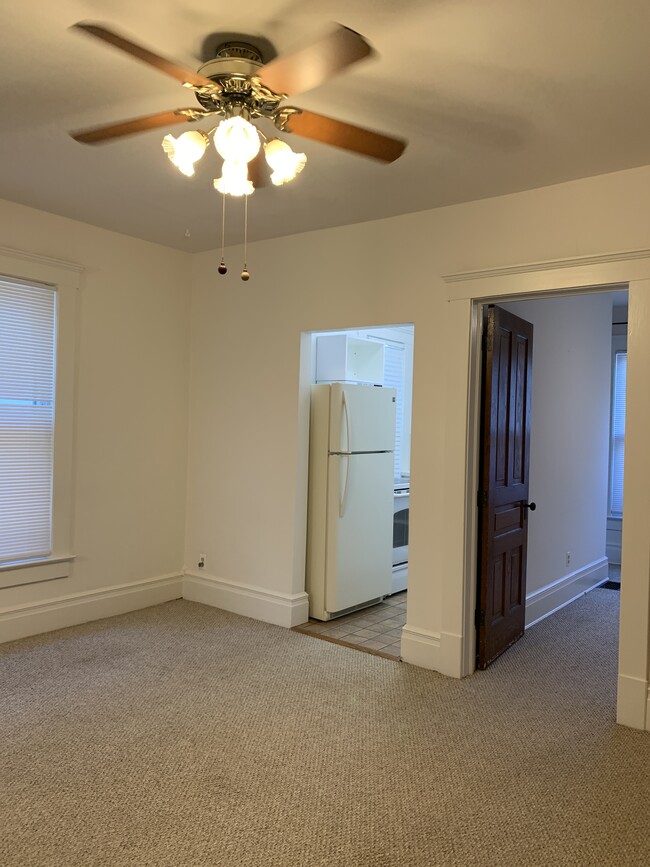 Building Photo - 118 N Thayer St