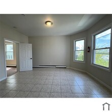 Building Photo - 142 Johnson Ave