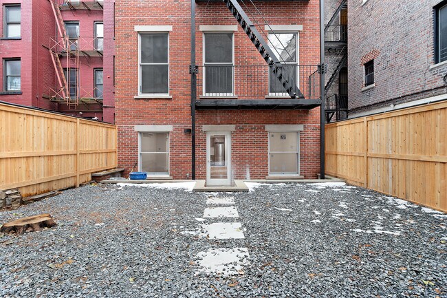 Building Photo - 301 E 10th St