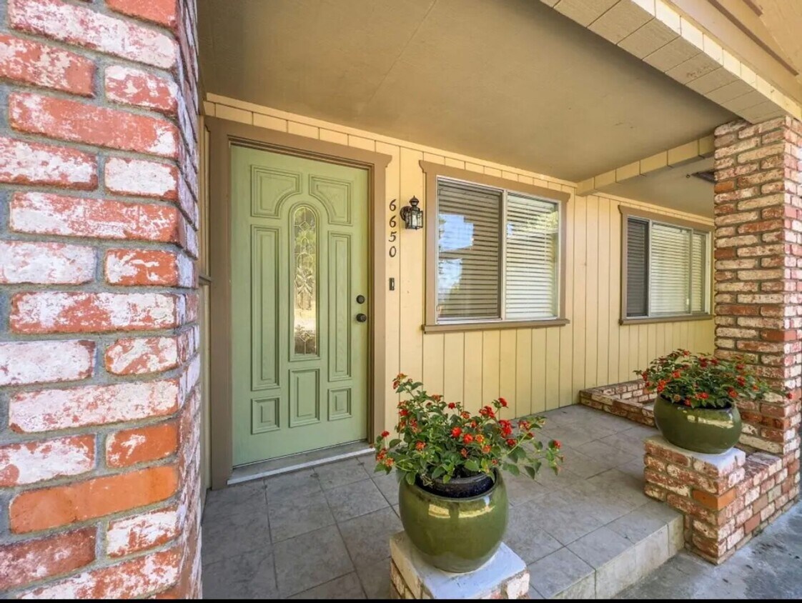 Foto principal - Beautiful remodeled Humboldt Hill home