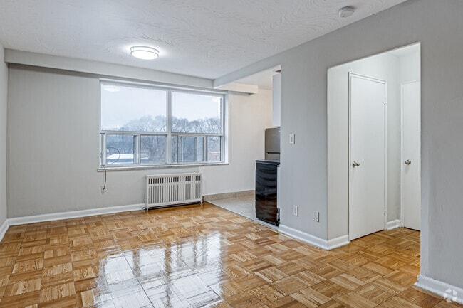 Bachelor - 500SF - Living Room - 65 Windermere Ave