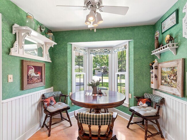 Foto del edificio - 6004 Birchcrest Dr
