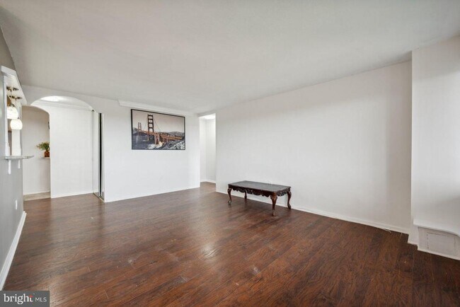 Building Photo - 1408 Barclay Towers