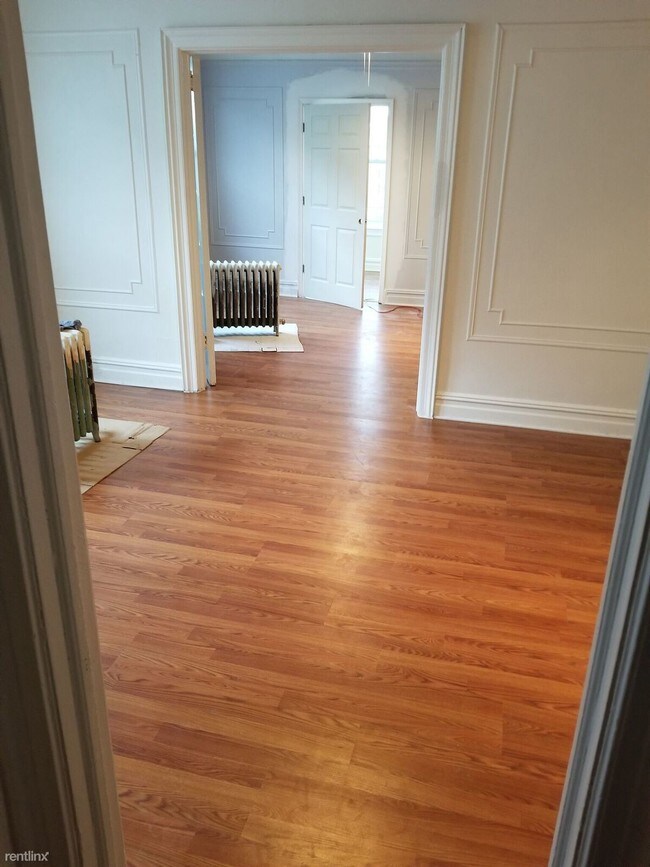 Foto del edificio - 3 br, 1 bath Apartment - 1550 E 34th St Apt 2