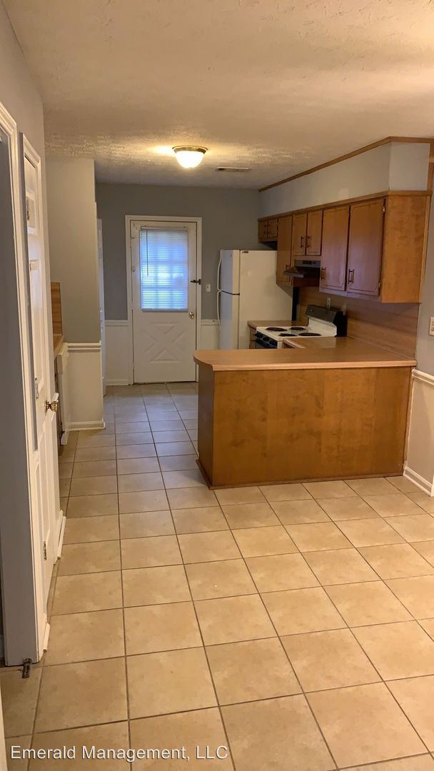 Foto del edificio - 526-528 Charleston Ln