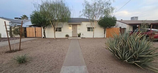 Foto del edificio - 4009 N 13th Ave