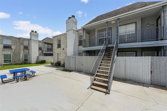 Foto del edificio - 6606 De Moss Dr