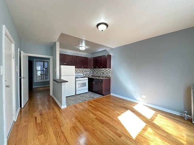 Building Photo - 5679 N Ridge Ave