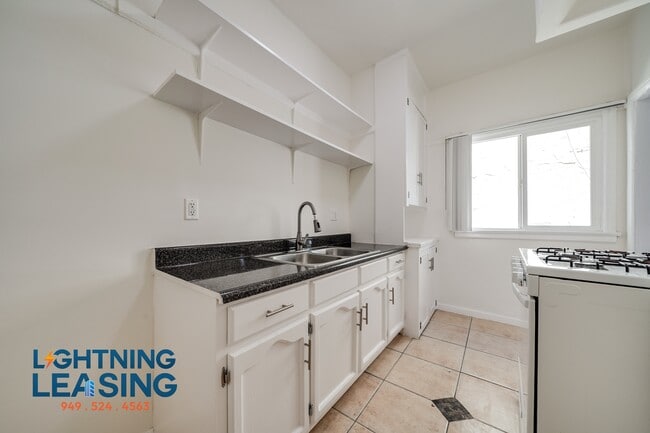 Foto del edificio - 420-423 N Coronado St