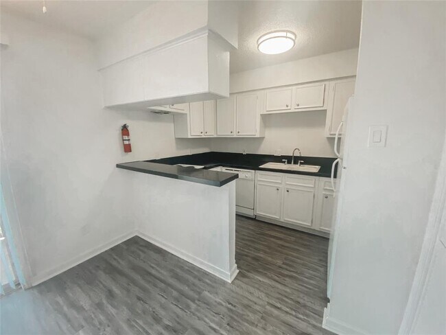 Building Photo - 3262 Branard St