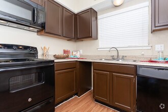1BR,1BA-672sft - Summer Bend
