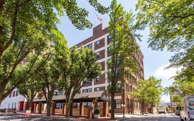 Foto del edificio - Luxurious 1-Bed/1-Bath Condo At Bridgeview Place! Available January 2026!