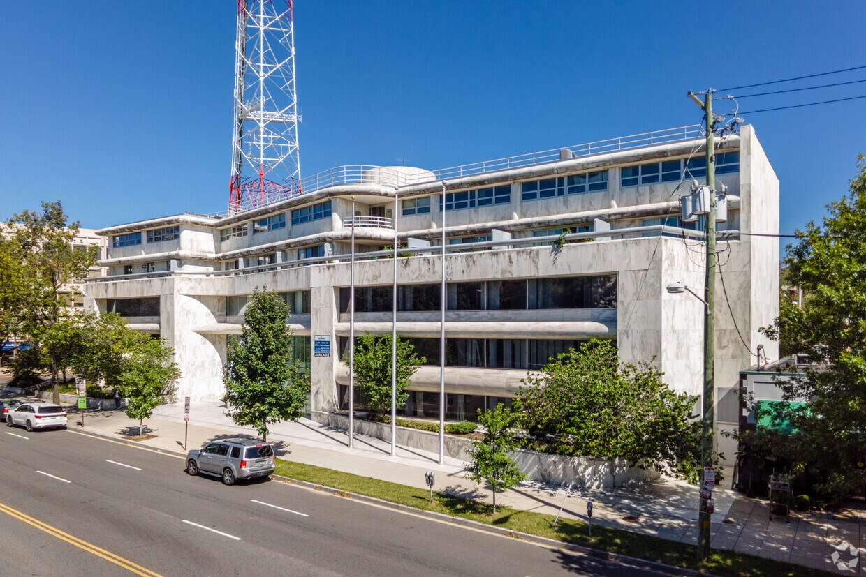 Primary Photo - 5025 Wisconsin Ave NW