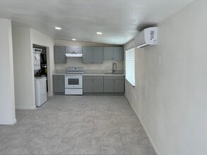 Building Photo - 2542 Sea View Ave