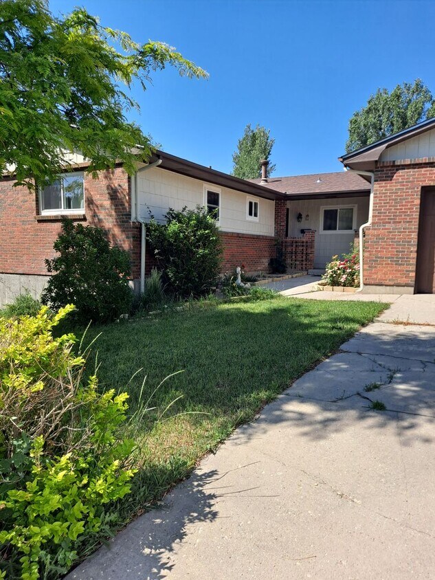 Foto principal - ALL PROSPECTIVE TENANTS MUST SUBMIT A $58 ...