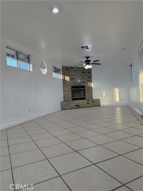 Foto del edificio - 15409 Moccasin St