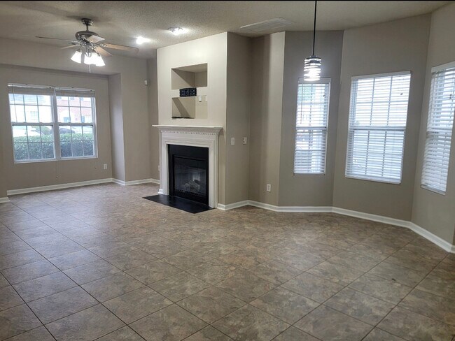 Building Photo - 1716 Olivers Crossing Cir