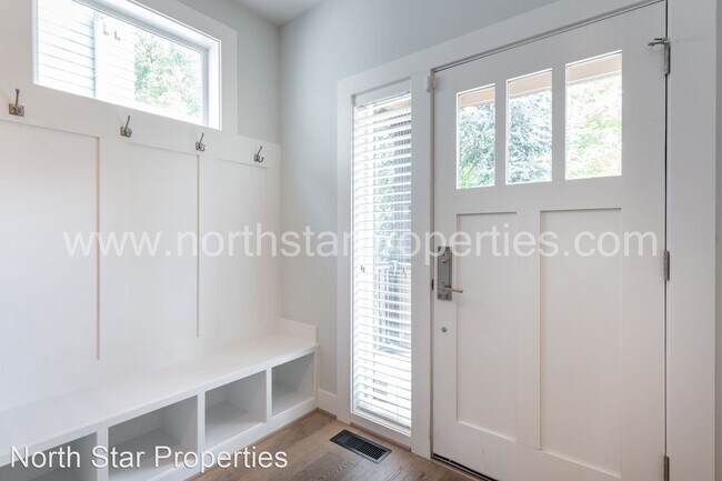 Building Photo - 5 br, 4 bath House - 3927 NE Rodney Avenue