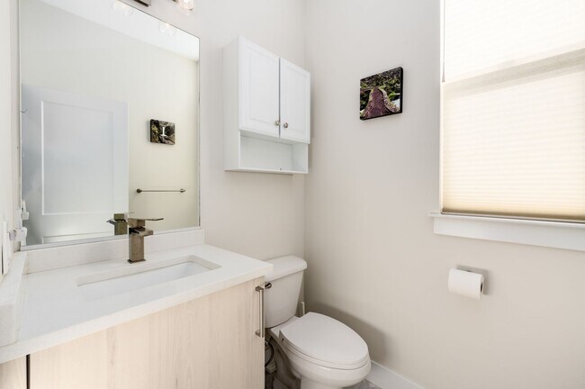 Building Photo - Amazing Denver Furnished 2 bedroom rental