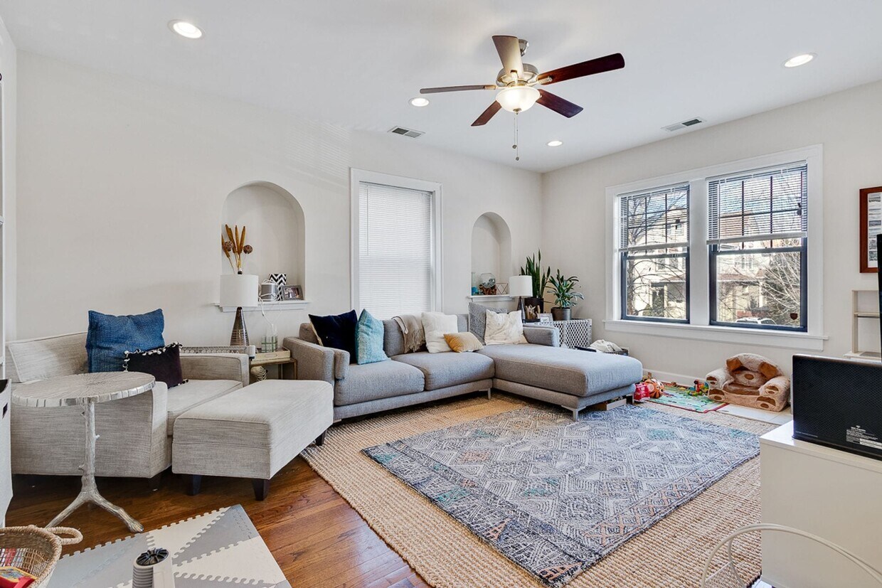 Foto principal - 1819 W Leland Ave