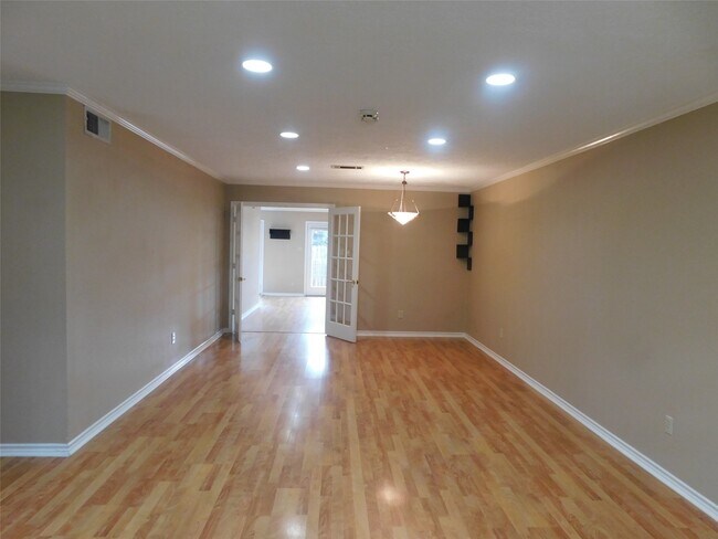 Foto del edificio - 472 N Post Oak Ln
