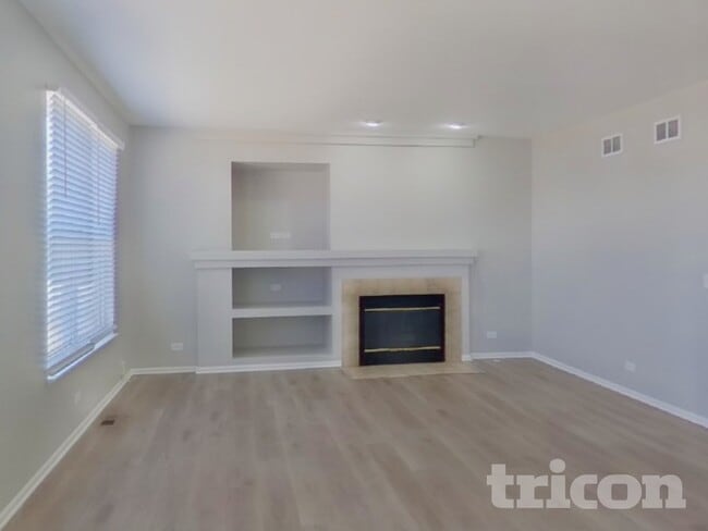 Building Photo - 41 Brentwood Dr