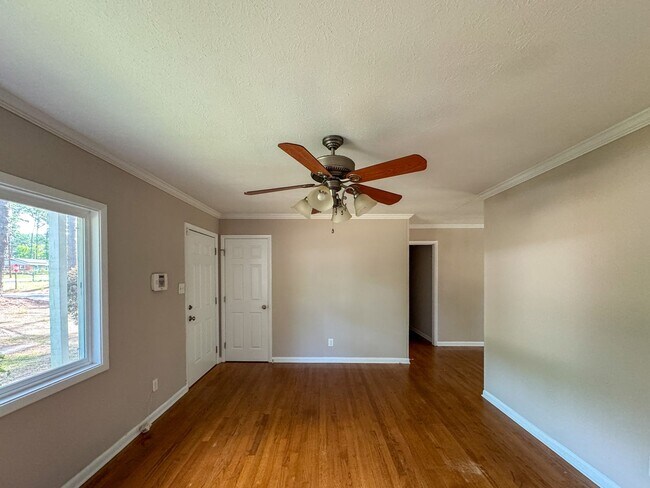 Foto del edificio - Charming 3 Bed 2 Bath Fayetteville Home with Fenced Yard