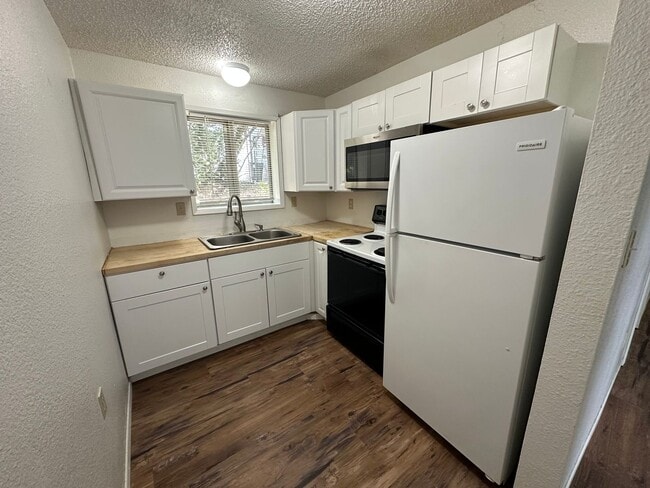 Foto del edificio - 2 bedroom 1 bath duplex