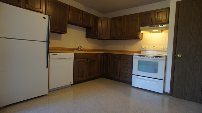 Building Photo - Pineview Apartments