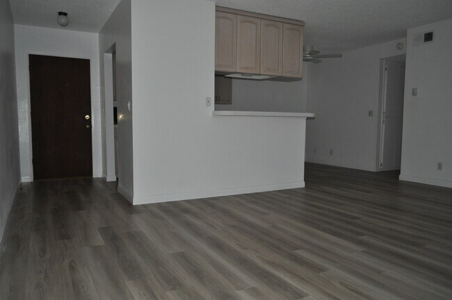 Entry - 2411 Prospect Ave