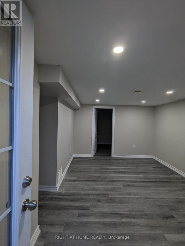 Building Photo - 29 Brantford Dr