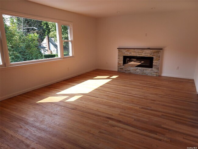 Building Photo - 11 Pulaski Pl
