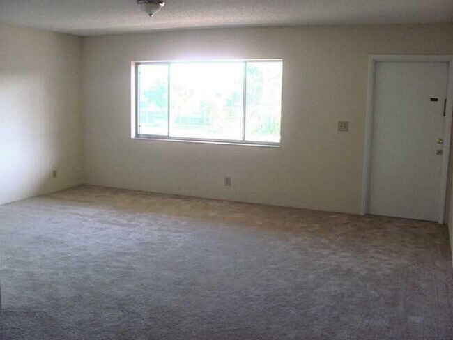 Foto del edificio - 2000 Springdale Blvd