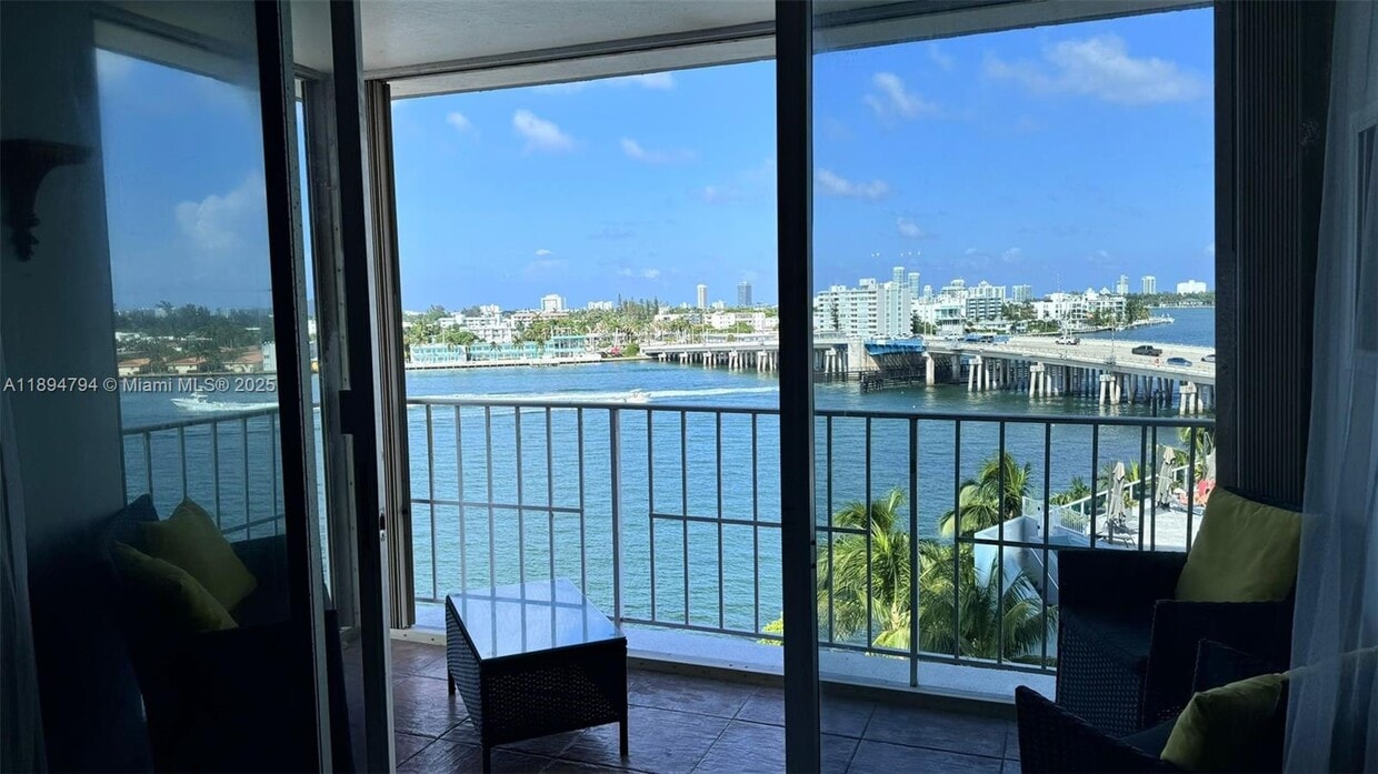 Foto principal - 1865 79th Street Causeway