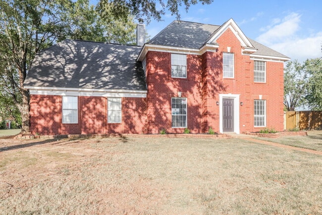 Building Photo - 15 Oaklake Cove