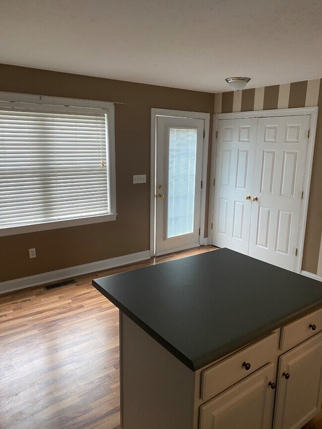 Building Photo - 711 Wyndhurst Dr