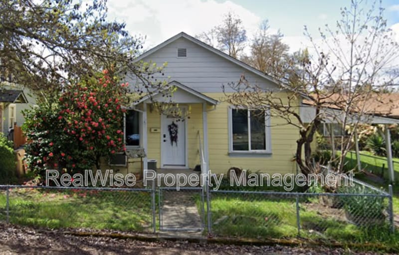 Primary Photo - 511 SE J St