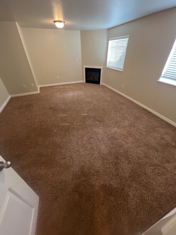 Foto del edificio - 943 450 E